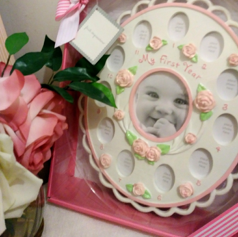 First impressions photo frame, pink color